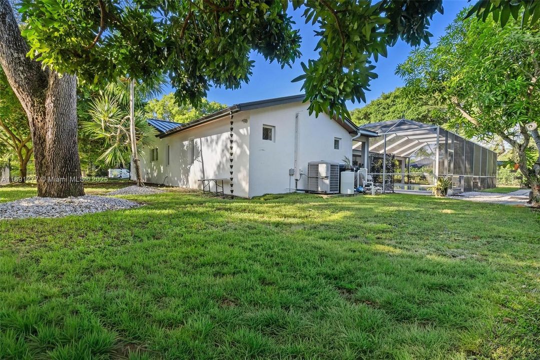 For Rent: $7,950 (4 beds, 3 baths, 2658 Square Feet)