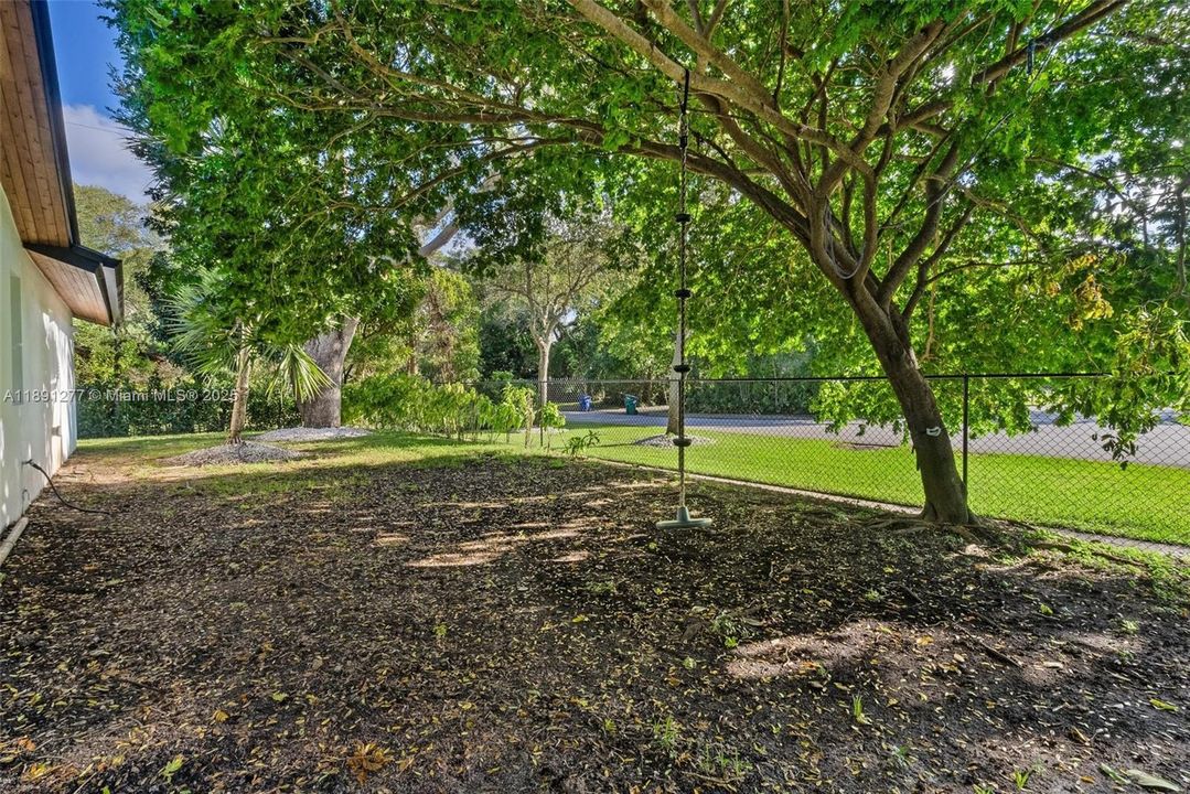 For Rent: $7,950 (4 beds, 3 baths, 2658 Square Feet)