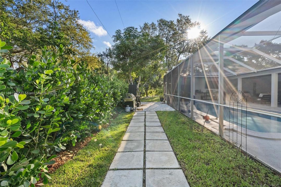 For Rent: $7,950 (4 beds, 3 baths, 2658 Square Feet)