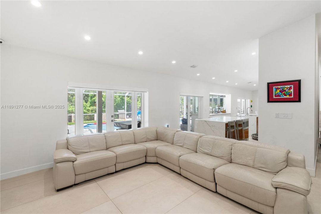 For Rent: $7,950 (4 beds, 3 baths, 2658 Square Feet)