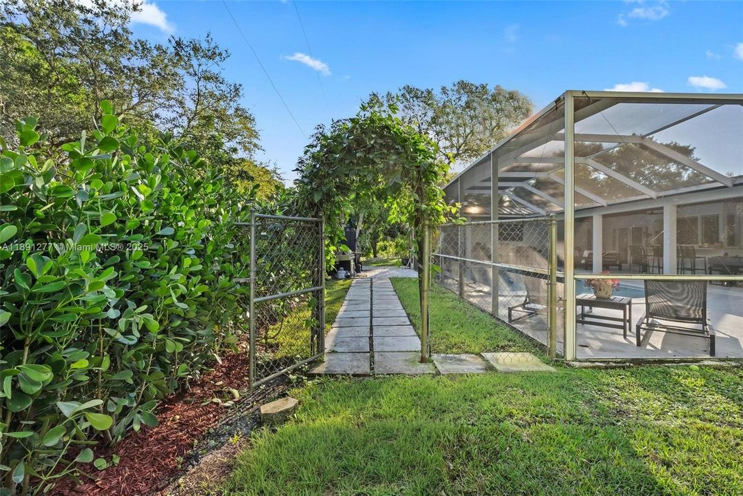 For Rent: $7,950 (4 beds, 3 baths, 2658 Square Feet)