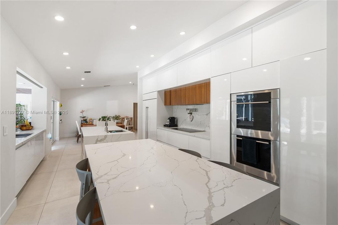 For Rent: $7,950 (4 beds, 3 baths, 2658 Square Feet)