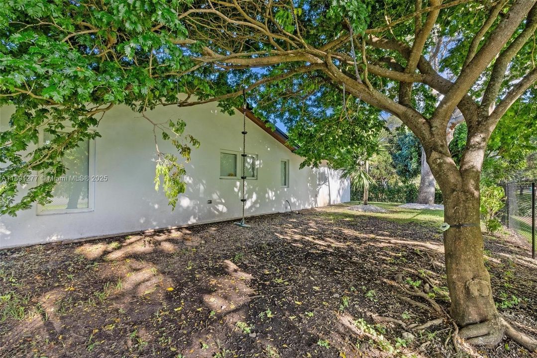 For Rent: $7,950 (4 beds, 3 baths, 2658 Square Feet)