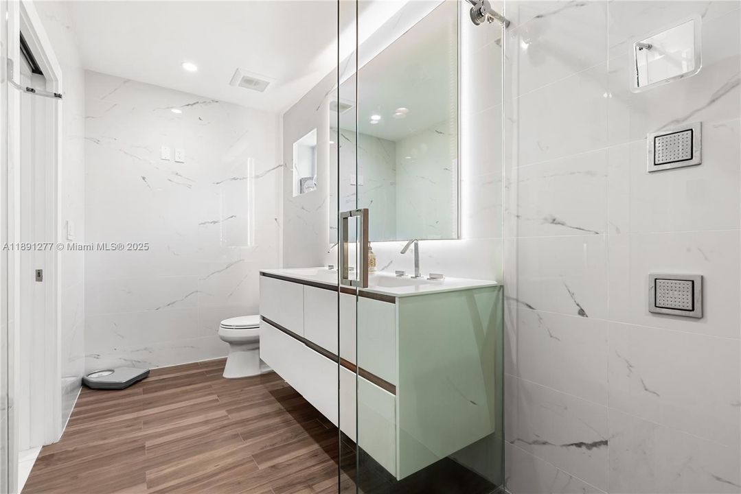 For Rent: $7,950 (4 beds, 3 baths, 2658 Square Feet)