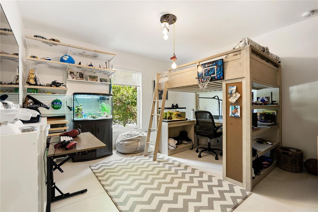 For Rent: $7,950 (4 beds, 3 baths, 2658 Square Feet)