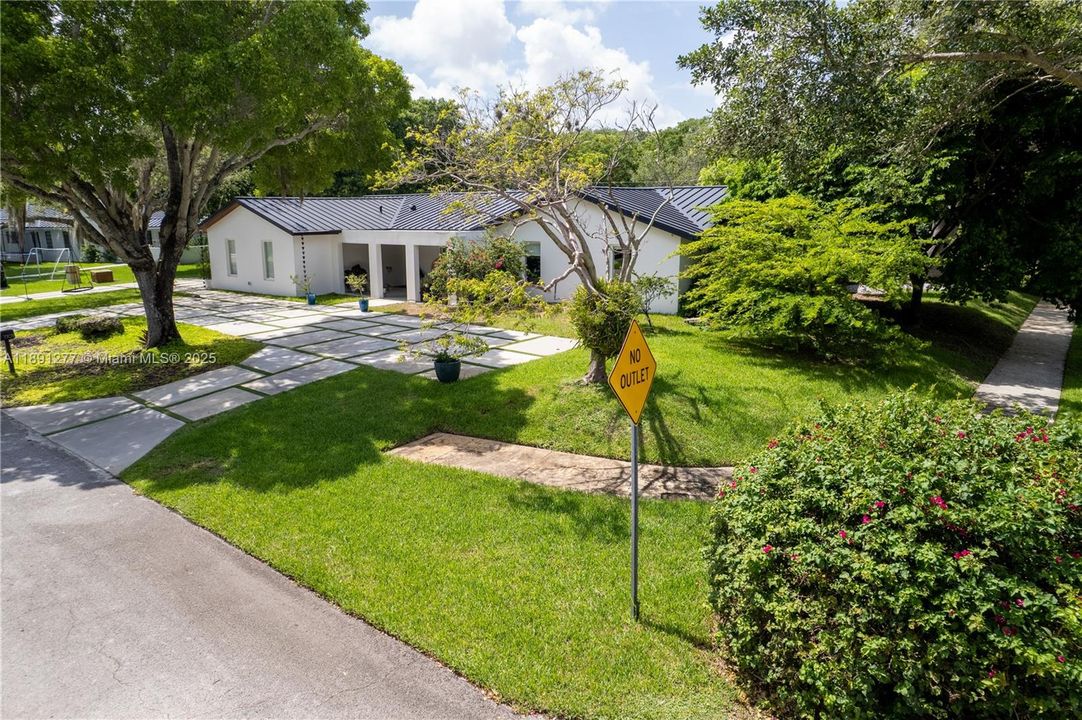 For Rent: $7,950 (4 beds, 3 baths, 2658 Square Feet)