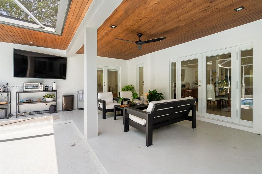 For Rent: $7,950 (4 beds, 3 baths, 2658 Square Feet)