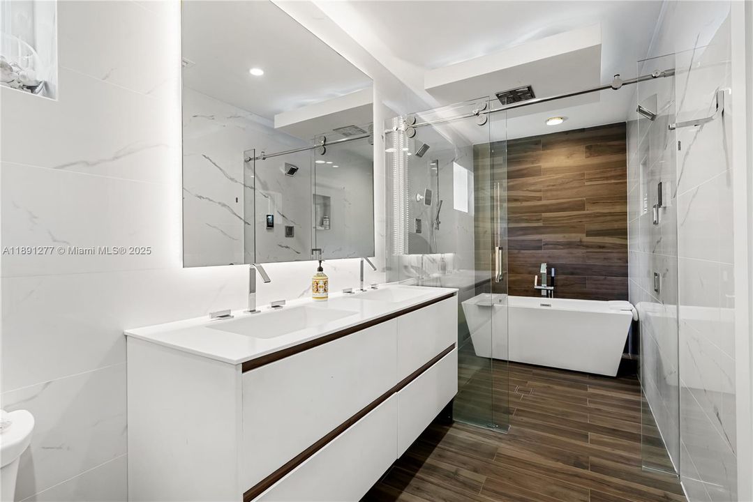 For Rent: $7,950 (4 beds, 3 baths, 2658 Square Feet)