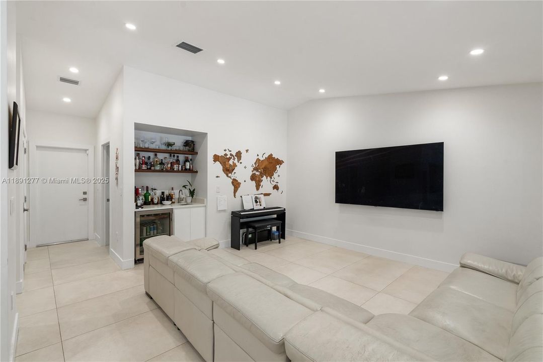 For Rent: $7,950 (4 beds, 3 baths, 2658 Square Feet)