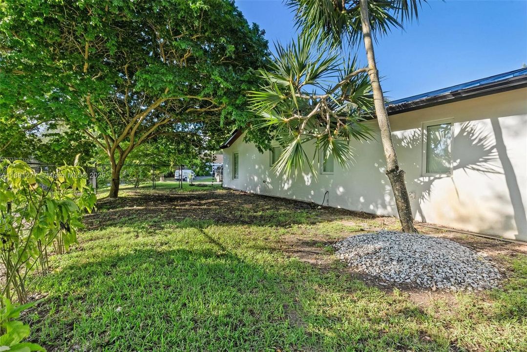 For Rent: $7,950 (4 beds, 3 baths, 2658 Square Feet)