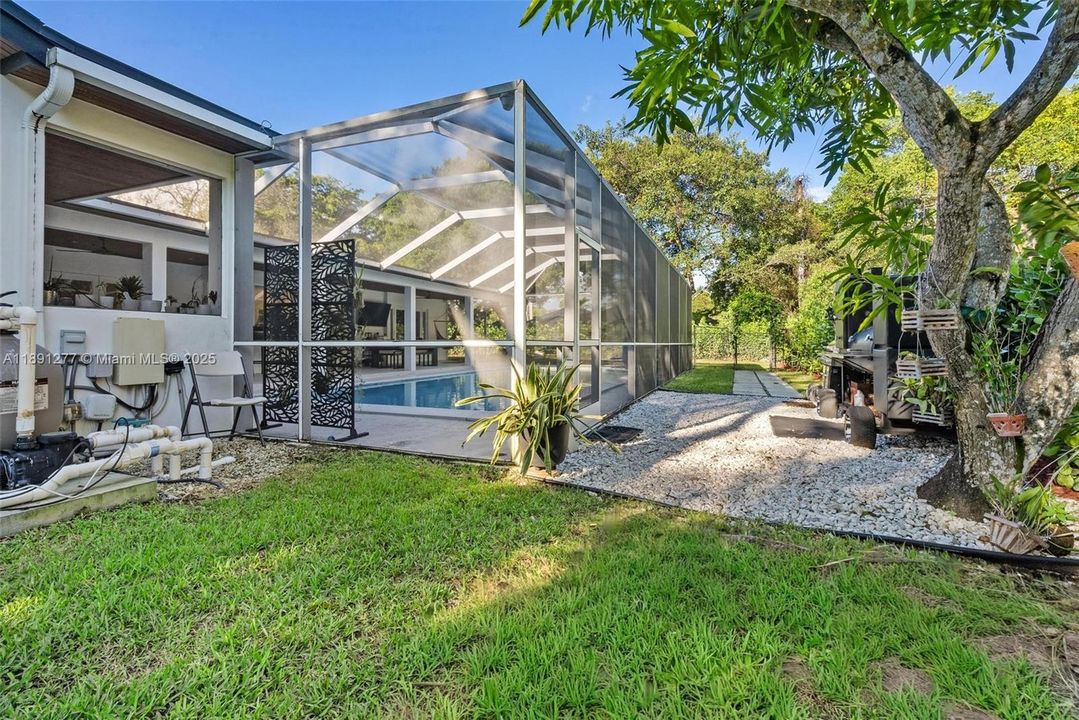 For Rent: $7,950 (4 beds, 3 baths, 2658 Square Feet)