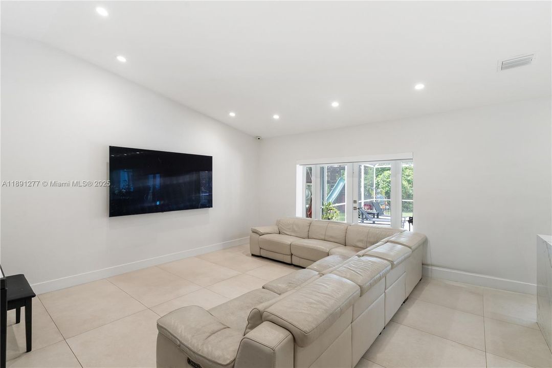 For Rent: $7,950 (4 beds, 3 baths, 2658 Square Feet)