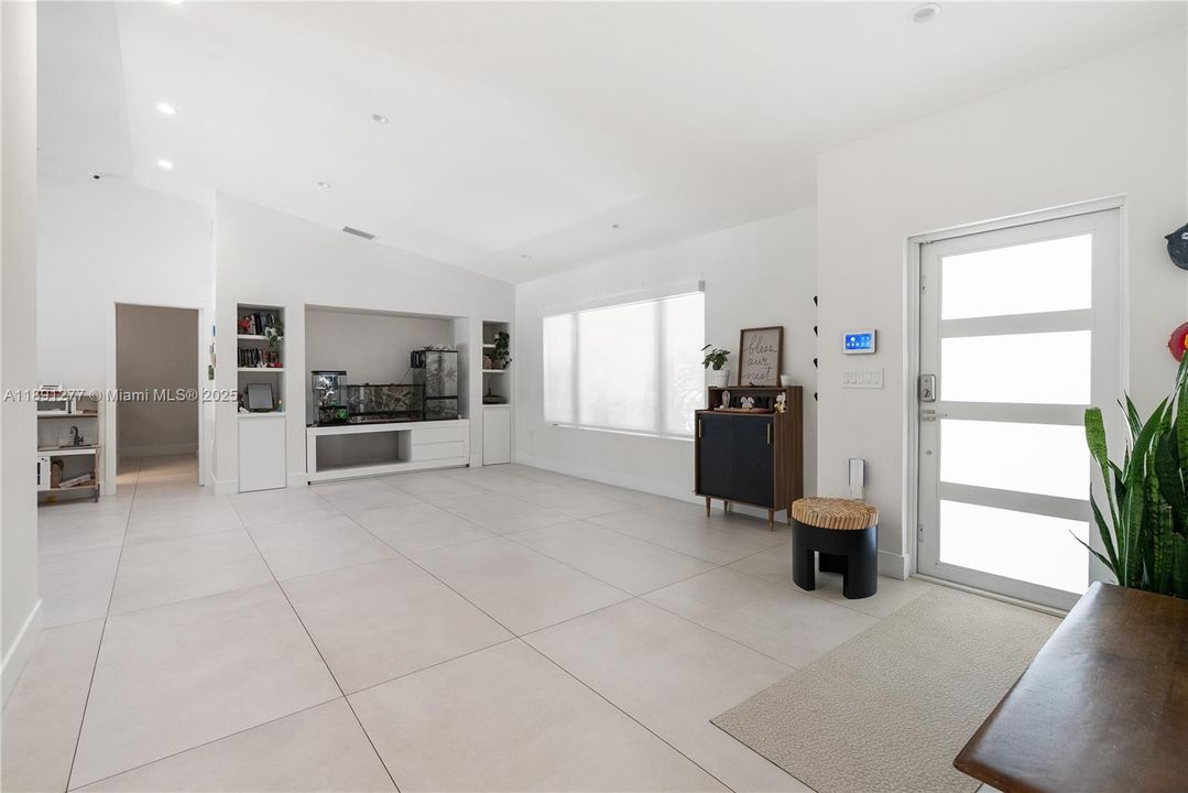 For Rent: $7,950 (4 beds, 3 baths, 2658 Square Feet)