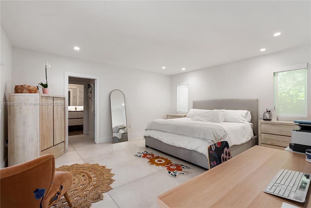 For Rent: $7,950 (4 beds, 3 baths, 2658 Square Feet)