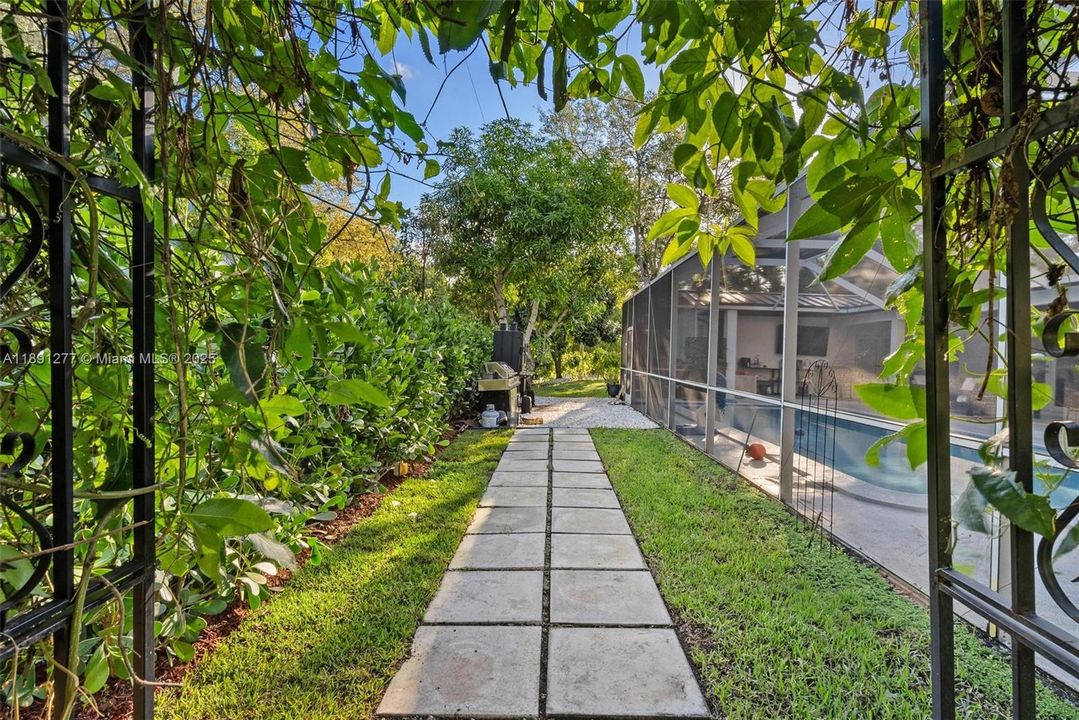 For Rent: $7,950 (4 beds, 3 baths, 2658 Square Feet)