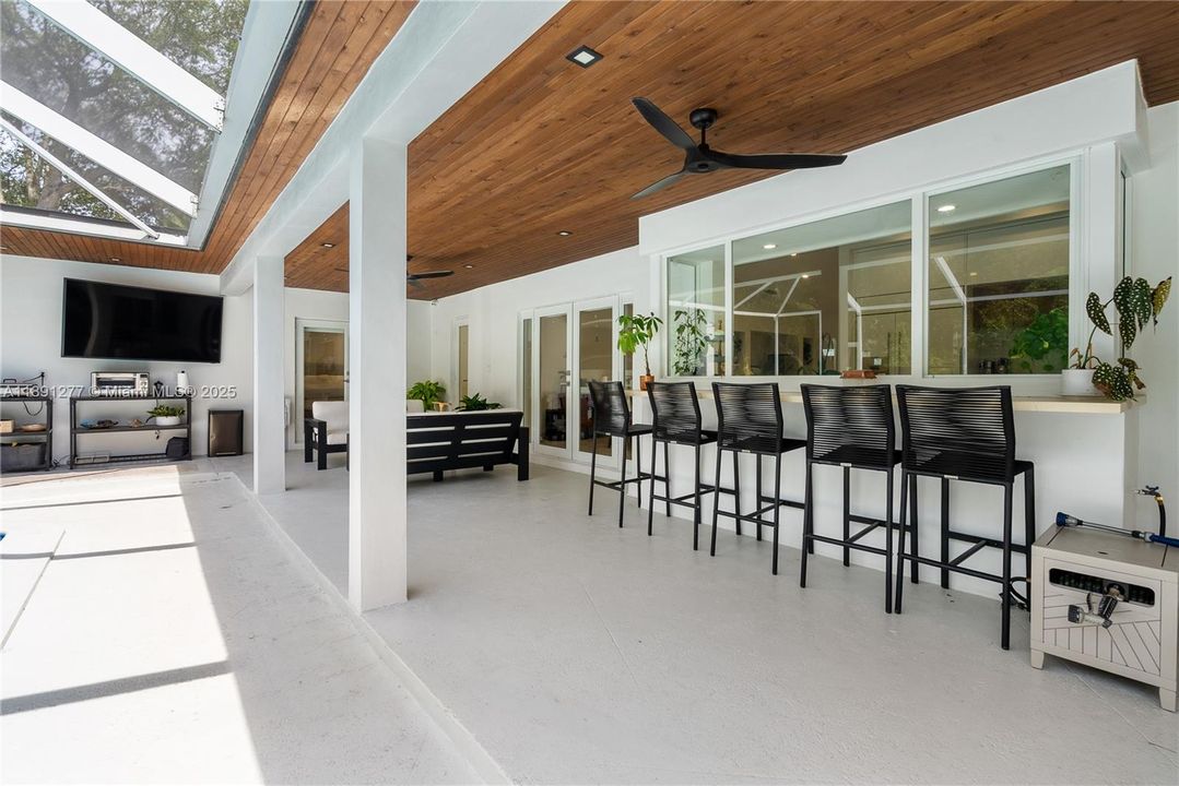 For Rent: $7,950 (4 beds, 3 baths, 2658 Square Feet)