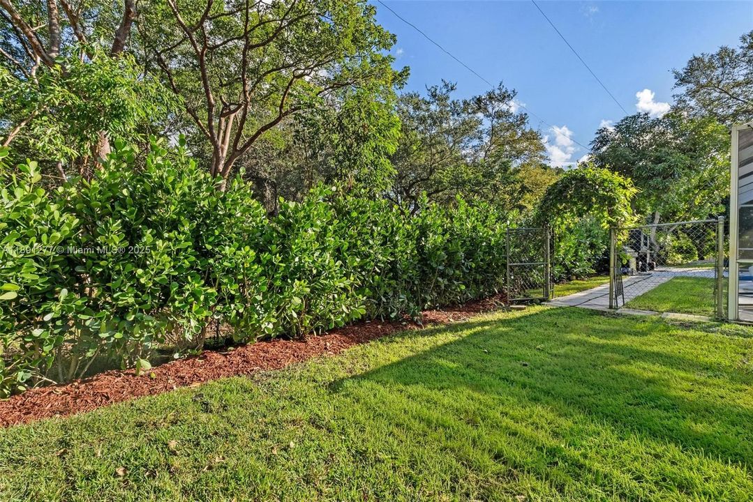 For Rent: $7,950 (4 beds, 3 baths, 2658 Square Feet)