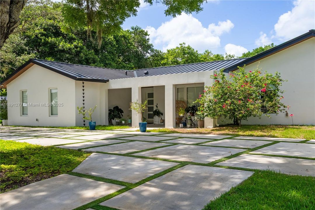 For Rent: $7,950 (4 beds, 3 baths, 2658 Square Feet)