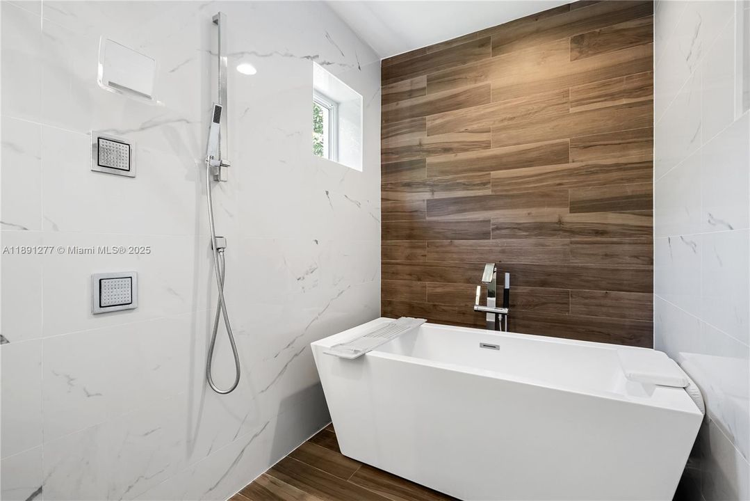 For Rent: $7,950 (4 beds, 3 baths, 2658 Square Feet)