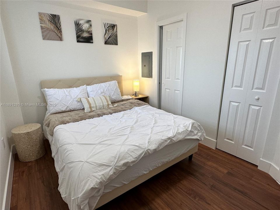 待售: $299,000 (2 贝兹, 1 浴室, 749 平方英尺)