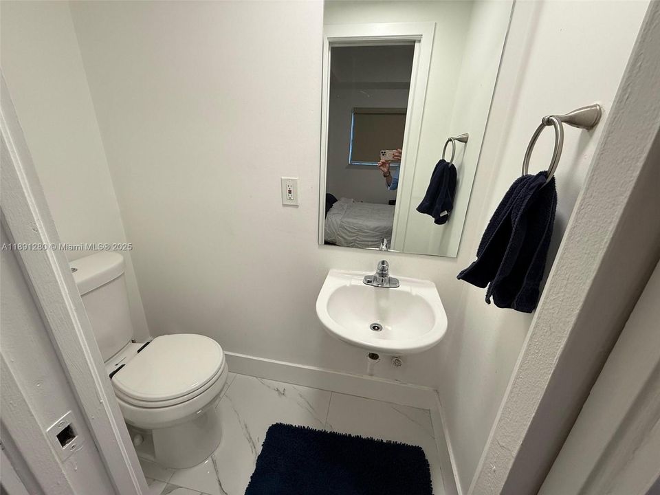 待售: $299,000 (2 贝兹, 1 浴室, 749 平方英尺)