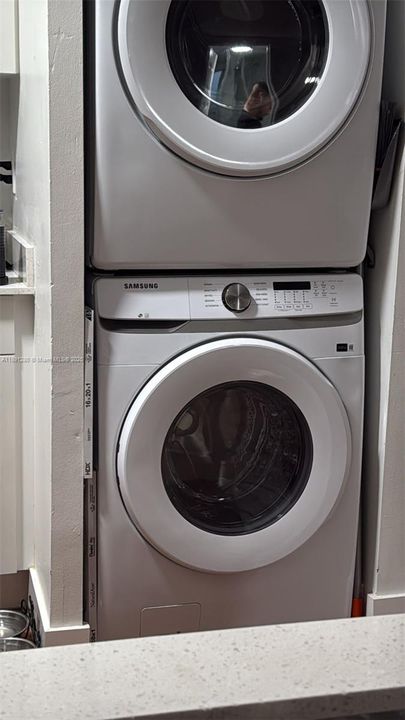 待售: $299,000 (2 贝兹, 1 浴室, 749 平方英尺)