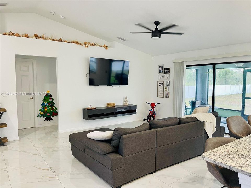 En Venta: $390,000 (3 camas, 2 baños, 1437 Pies cuadrados)