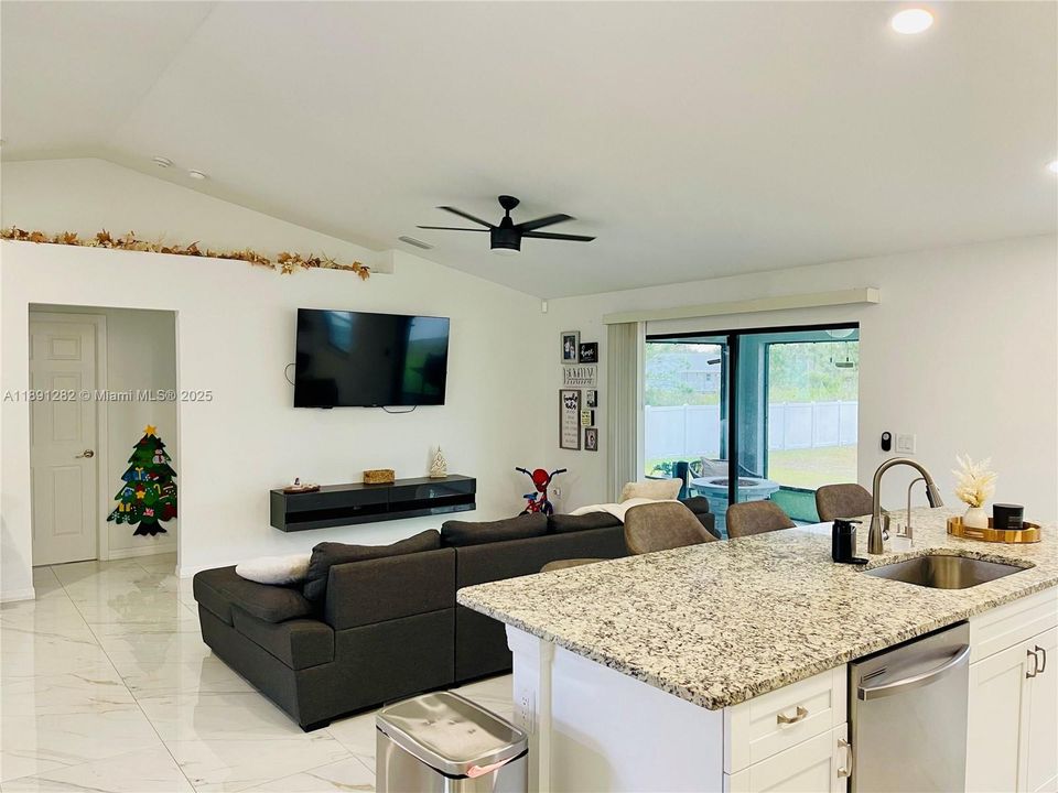 En Venta: $390,000 (3 camas, 2 baños, 1437 Pies cuadrados)