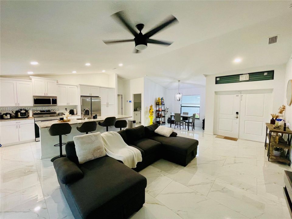 En Venta: $390,000 (3 camas, 2 baños, 1437 Pies cuadrados)