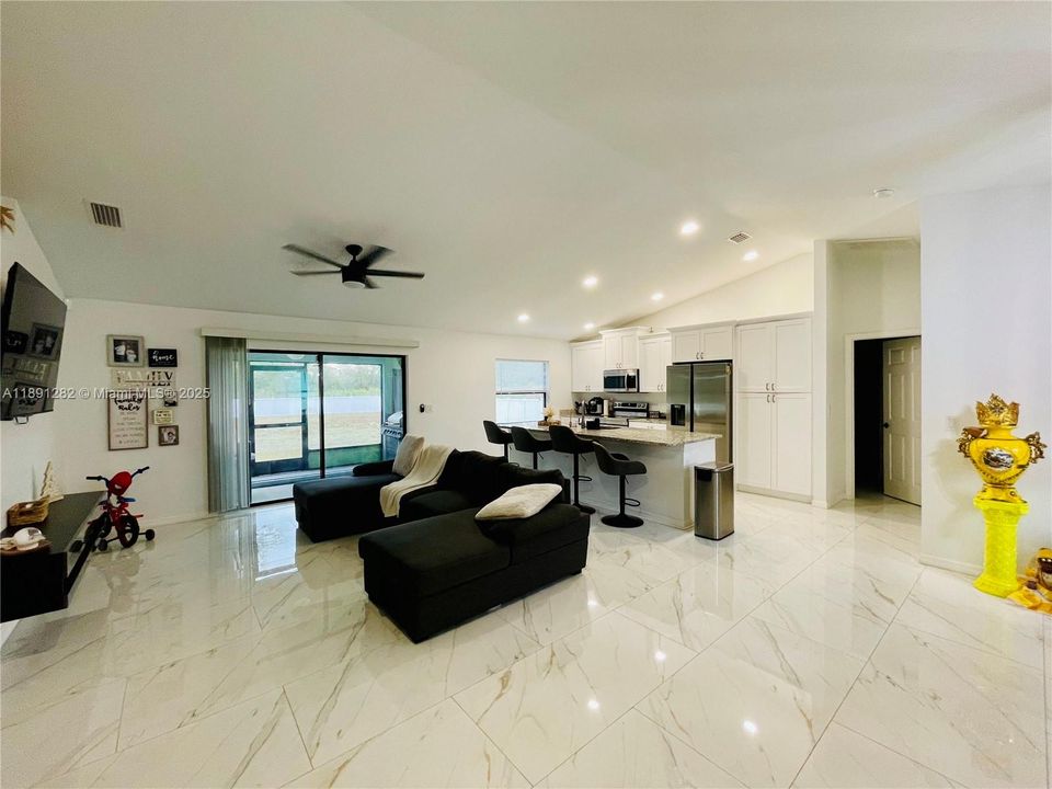 En Venta: $390,000 (3 camas, 2 baños, 1437 Pies cuadrados)