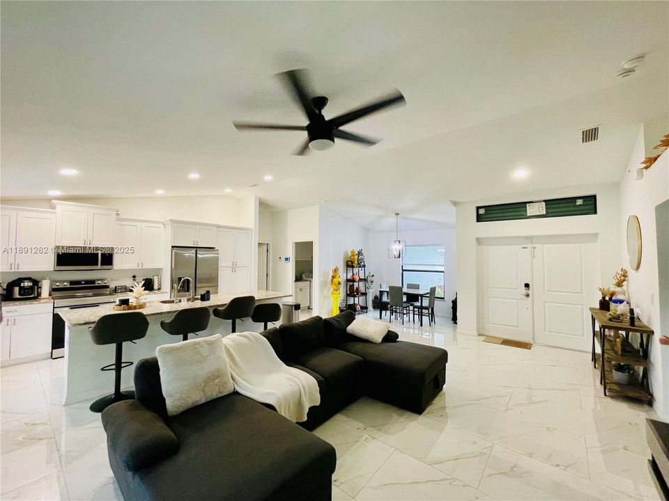 En Venta: $390,000 (3 camas, 2 baños, 1437 Pies cuadrados)