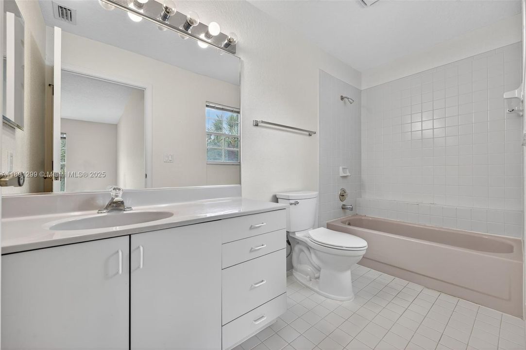 En Venta: $849,000 (5 camas, 4 baños, 3499 Pies cuadrados)