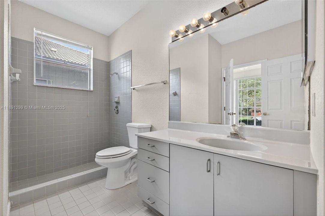 En Venta: $849,000 (5 camas, 4 baños, 3499 Pies cuadrados)