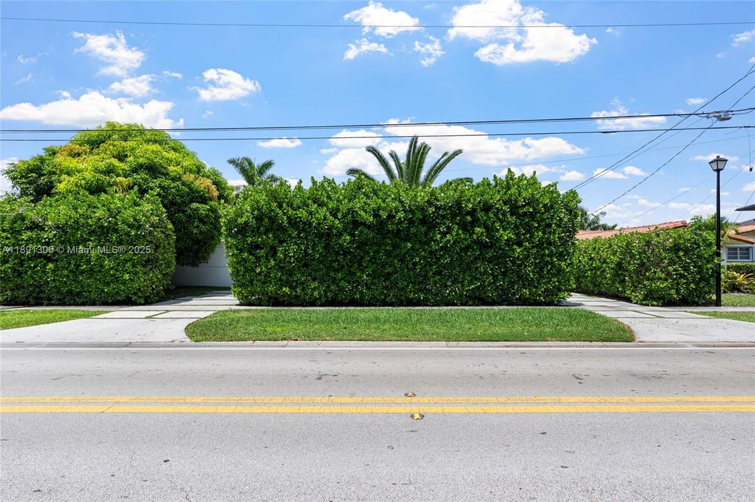 Active With Contract: $2,099,000 (2 beds, 2 baths, 1869 Square Feet)