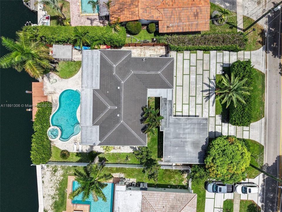 Active With Contract: $2,099,000 (2 beds, 2 baths, 1869 Square Feet)