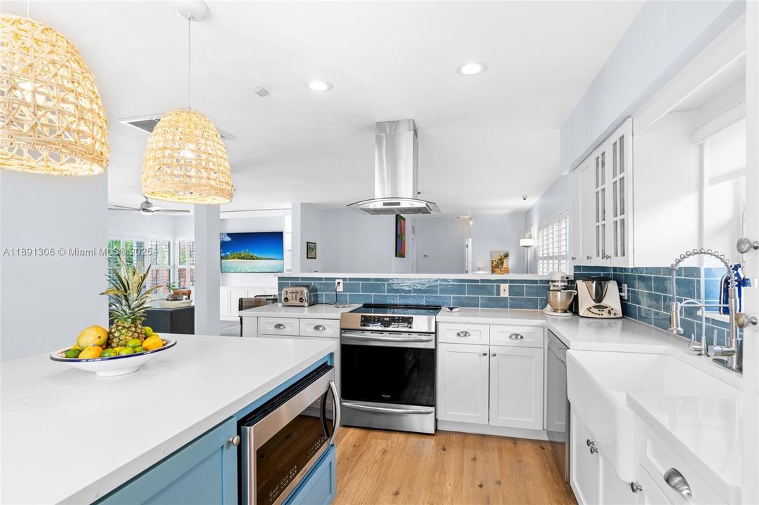 Active With Contract: $2,099,000 (2 beds, 2 baths, 1869 Square Feet)