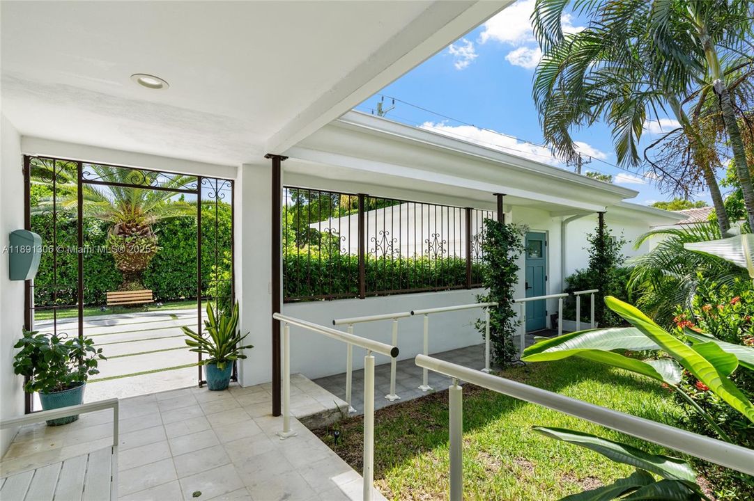 Active With Contract: $2,099,000 (2 beds, 2 baths, 1869 Square Feet)