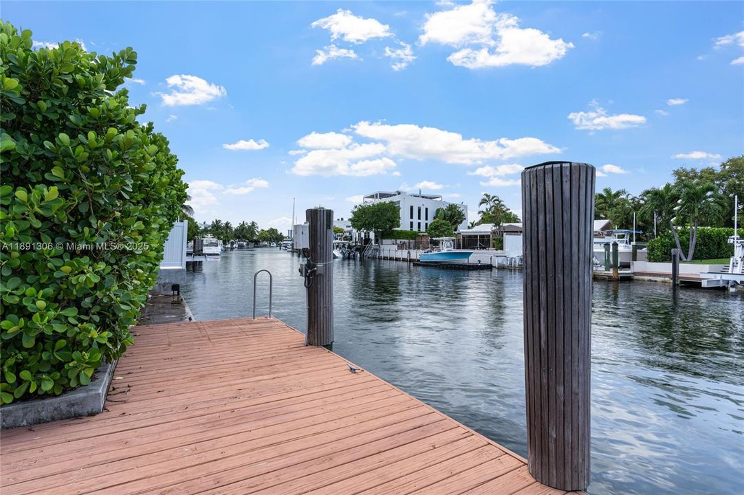 Active With Contract: $2,099,000 (2 beds, 2 baths, 1869 Square Feet)