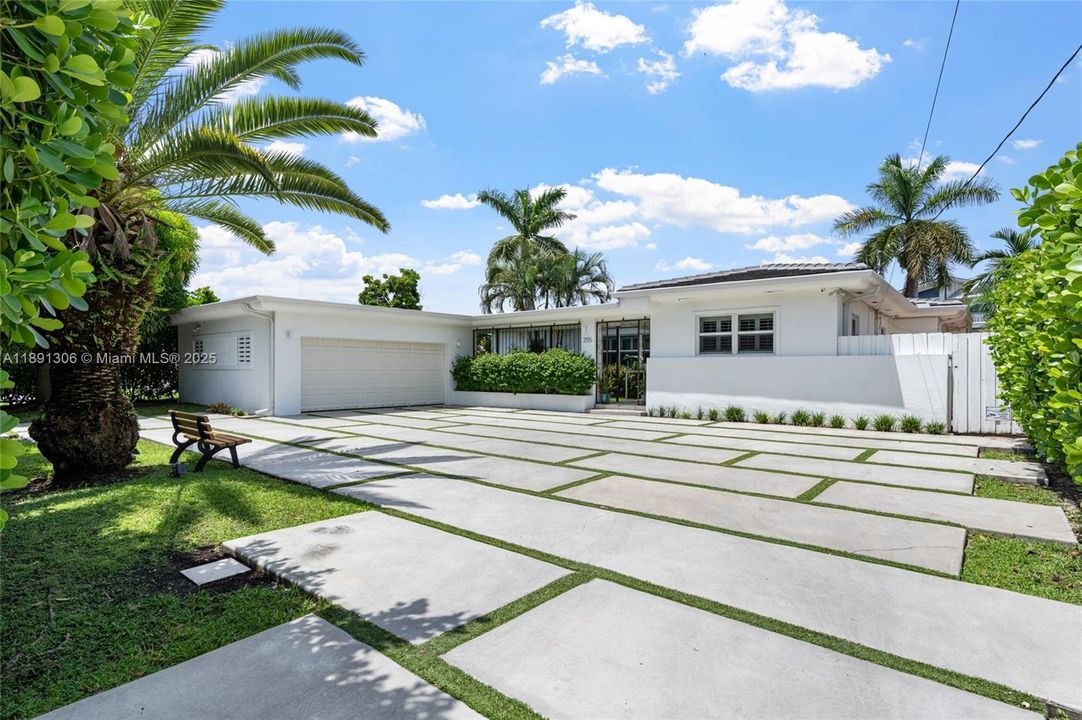 Active With Contract: $2,099,000 (2 beds, 2 baths, 1869 Square Feet)