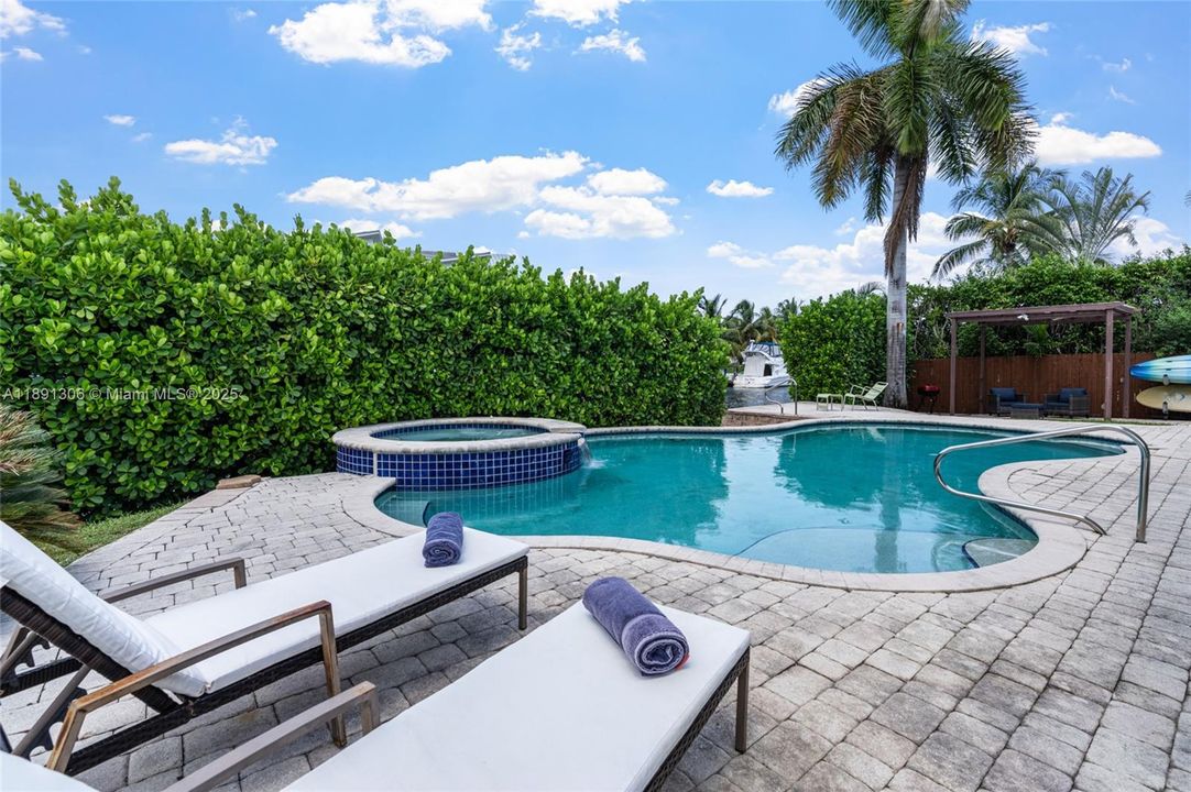 Active With Contract: $2,099,000 (2 beds, 2 baths, 1869 Square Feet)