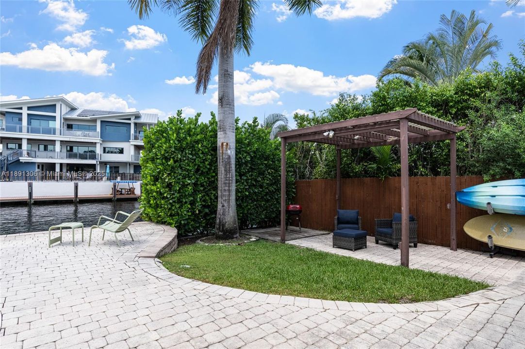 Active With Contract: $2,099,000 (2 beds, 2 baths, 1869 Square Feet)