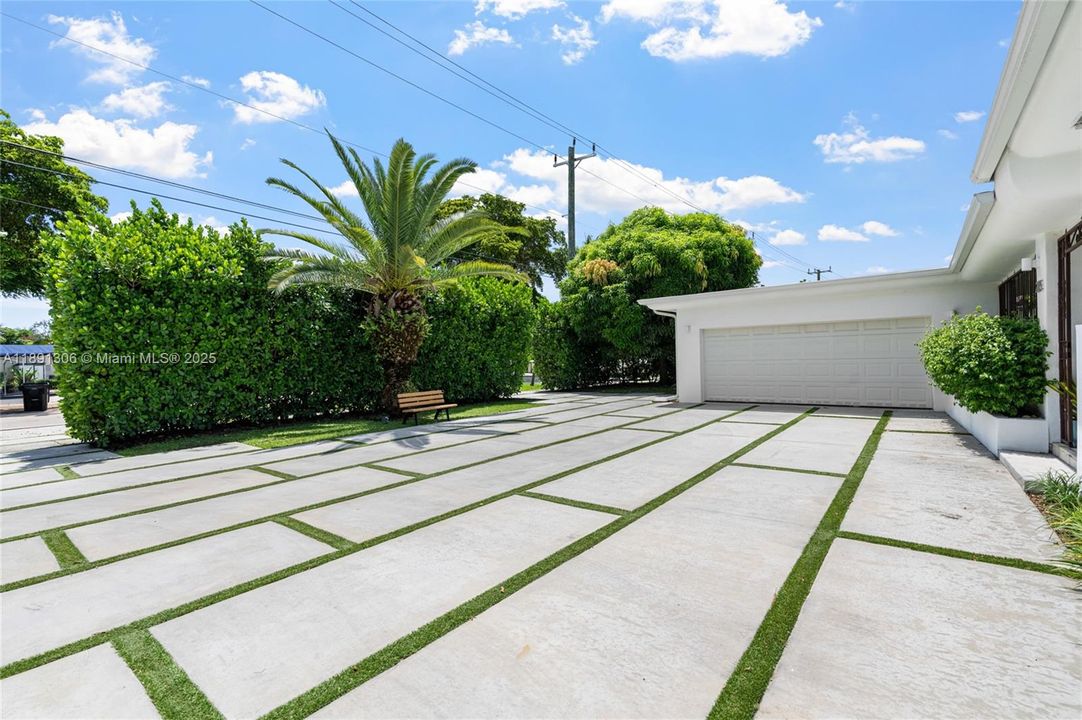 Active With Contract: $2,099,000 (2 beds, 2 baths, 1869 Square Feet)