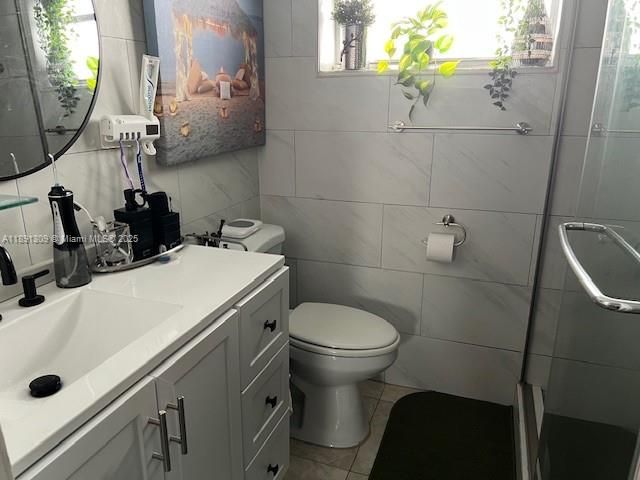 待售: $165,000 (1 贝兹, 1 浴室, 770 平方英尺)