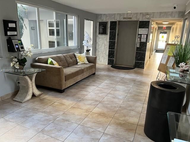 待售: $165,000 (1 贝兹, 1 浴室, 770 平方英尺)