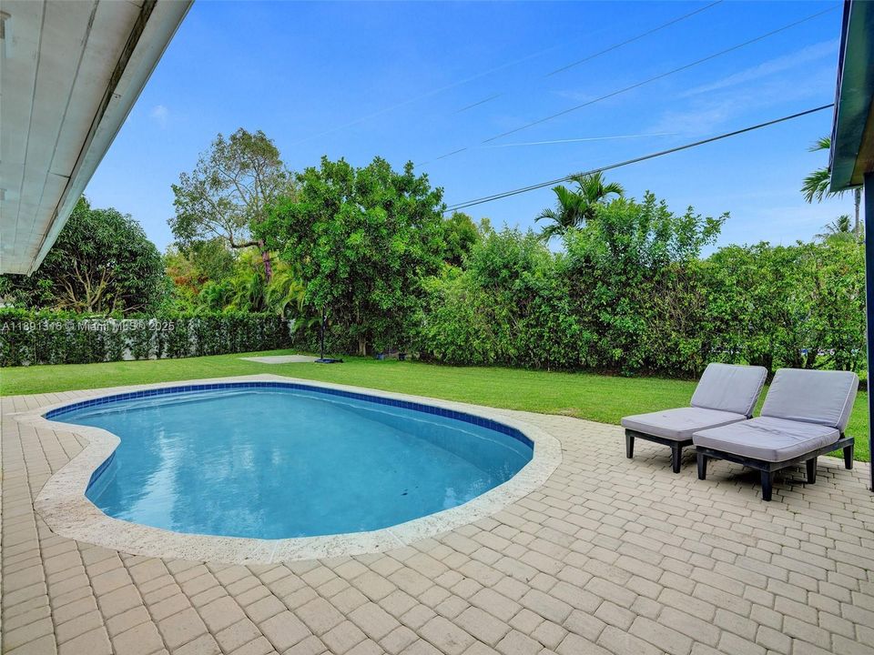 合同活跃: $8,500 (5 贝兹, 3 浴室, 3016 平方英尺)