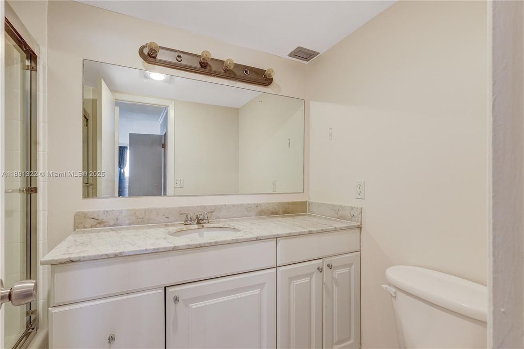 Active With Contract: $155,000 (1 beds, 1 baths, 873 Square Feet)