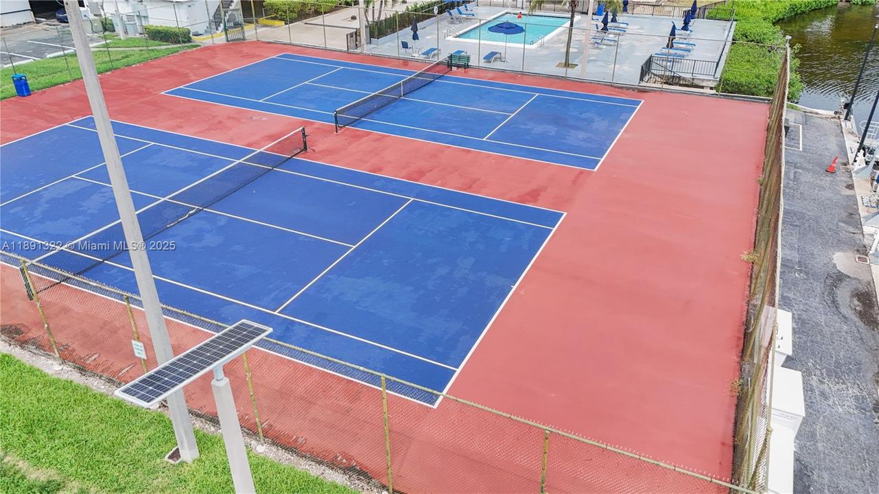 Active With Contract: $155,000 (1 beds, 1 baths, 873 Square Feet)