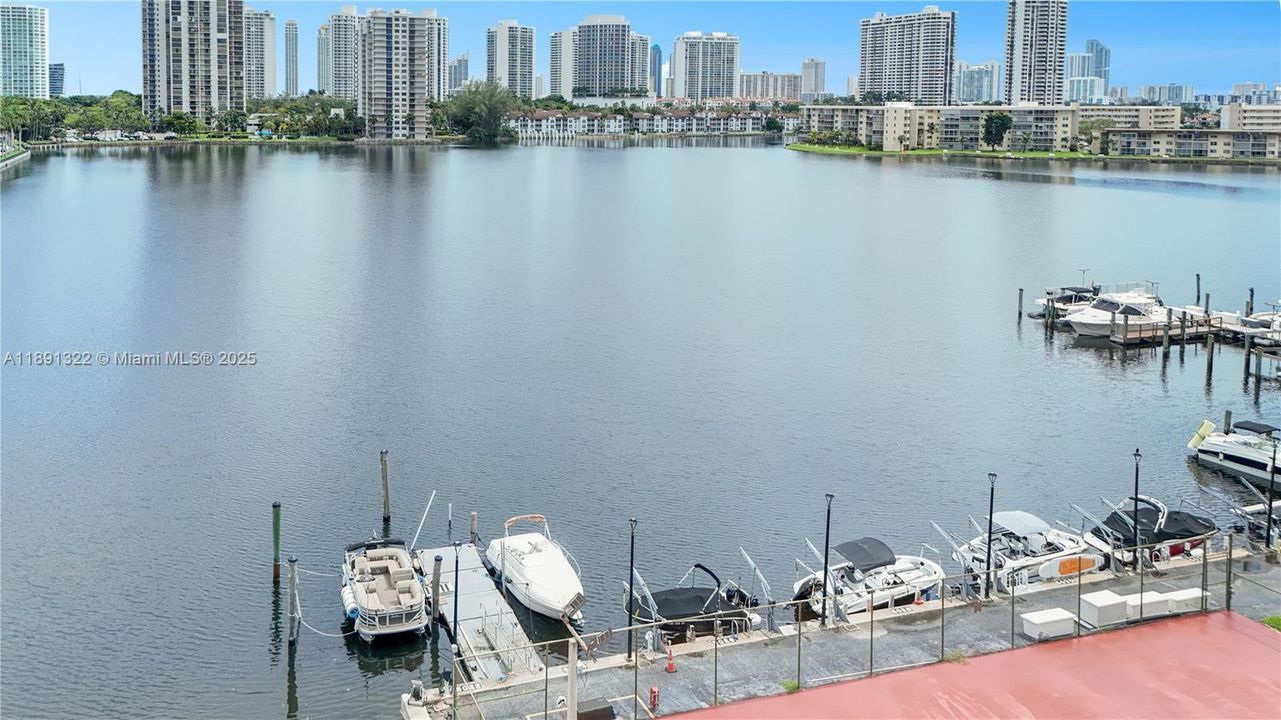 Active With Contract: $155,000 (1 beds, 1 baths, 873 Square Feet)