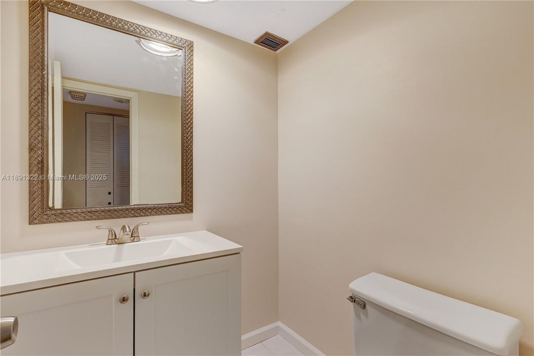 Active With Contract: $155,000 (1 beds, 1 baths, 873 Square Feet)