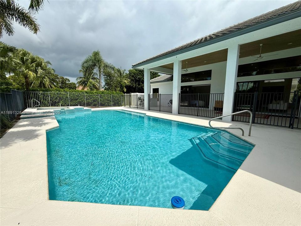 For Sale: $2,620,000 (5 beds, 3 baths, 3683 Square Feet)